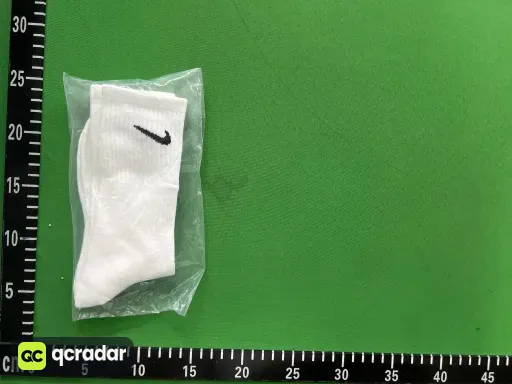 款式:a pair of white long