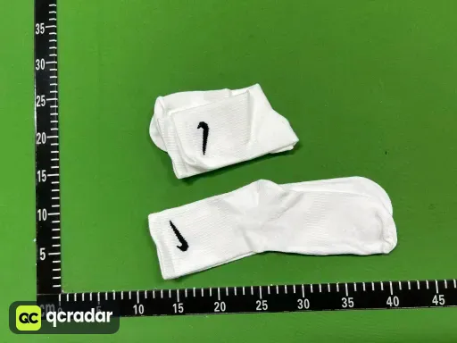 款式:a pair of white long