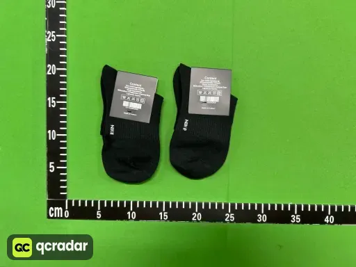 款式:a pair of black
