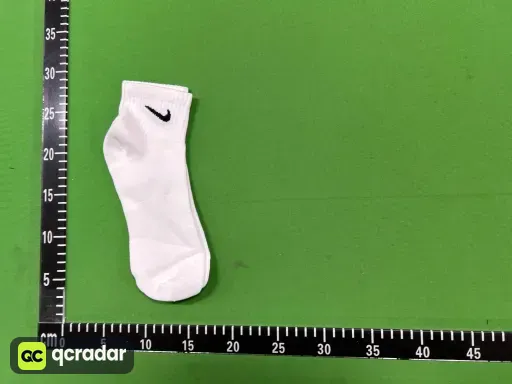 款式:a pair of white