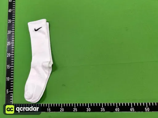 款式:a pair of white long
