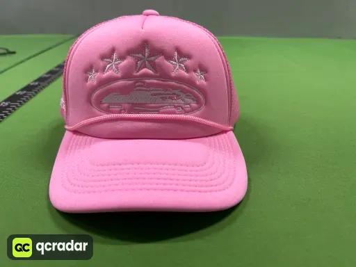 粉红色