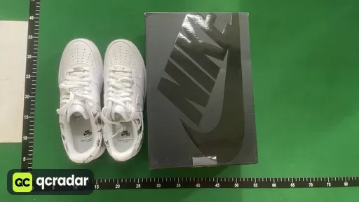CDG 眼睛