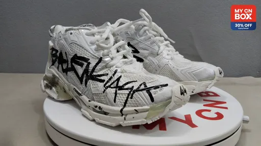 7th Gen White Graffiti Q9010
