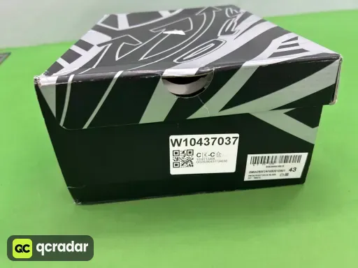 0010001 白黑