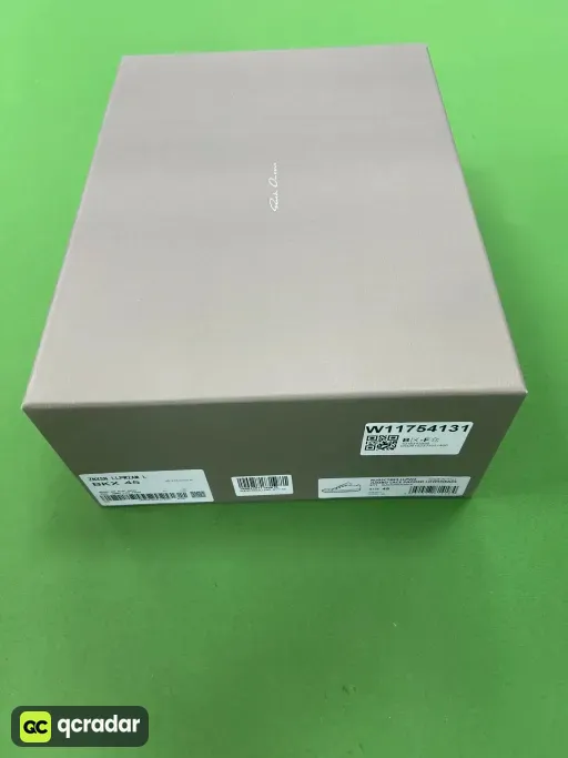 黑色羊皮面包
